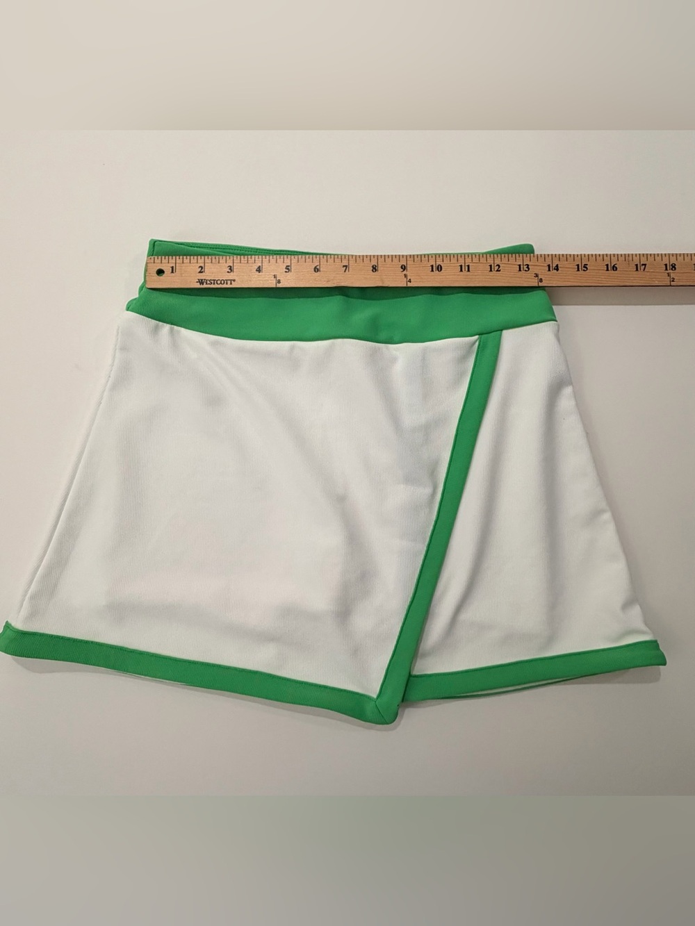 Green & White Tennis Golf Skort Size P/S Built-In Shorts - Picture 6 of 7